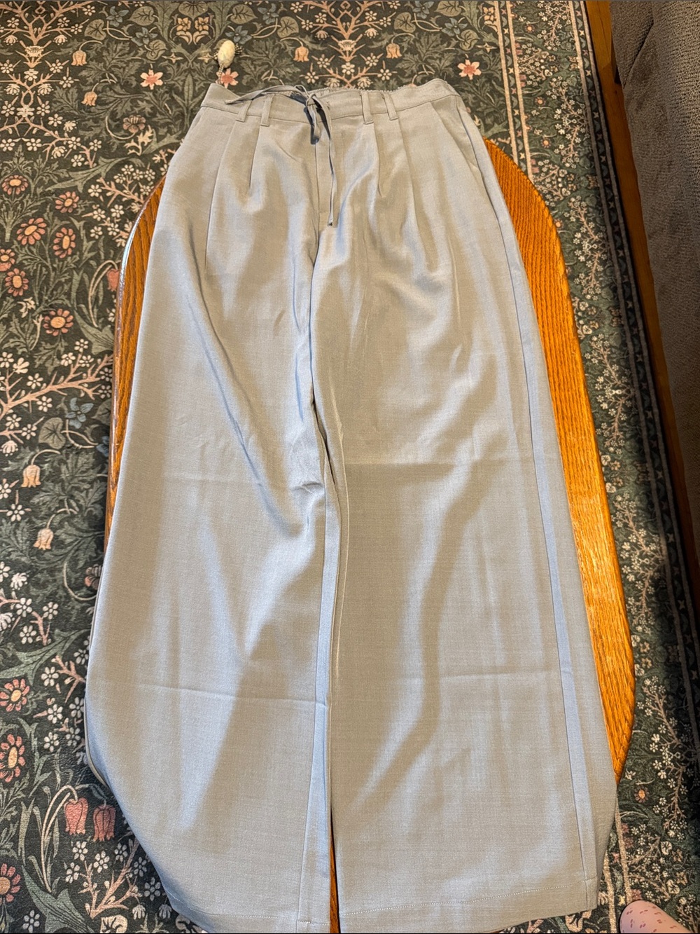 No Boundaries Men's Light Gray Pleated Trousers
